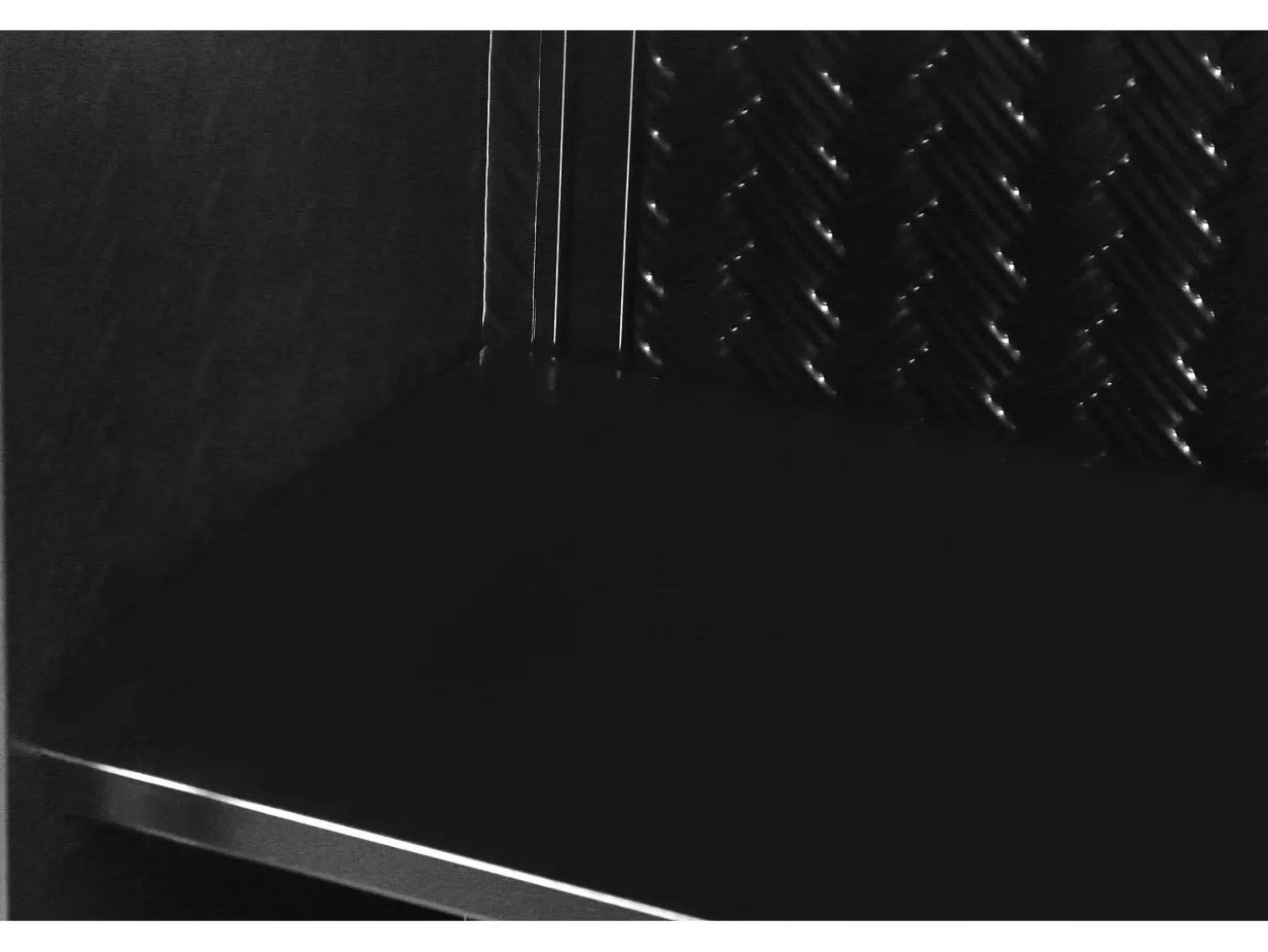 Armário de parede de vidro de 70 cm com duas portas, adequado para hall de entrada, sala de estar e banheiro, com padrão trançado, preto.