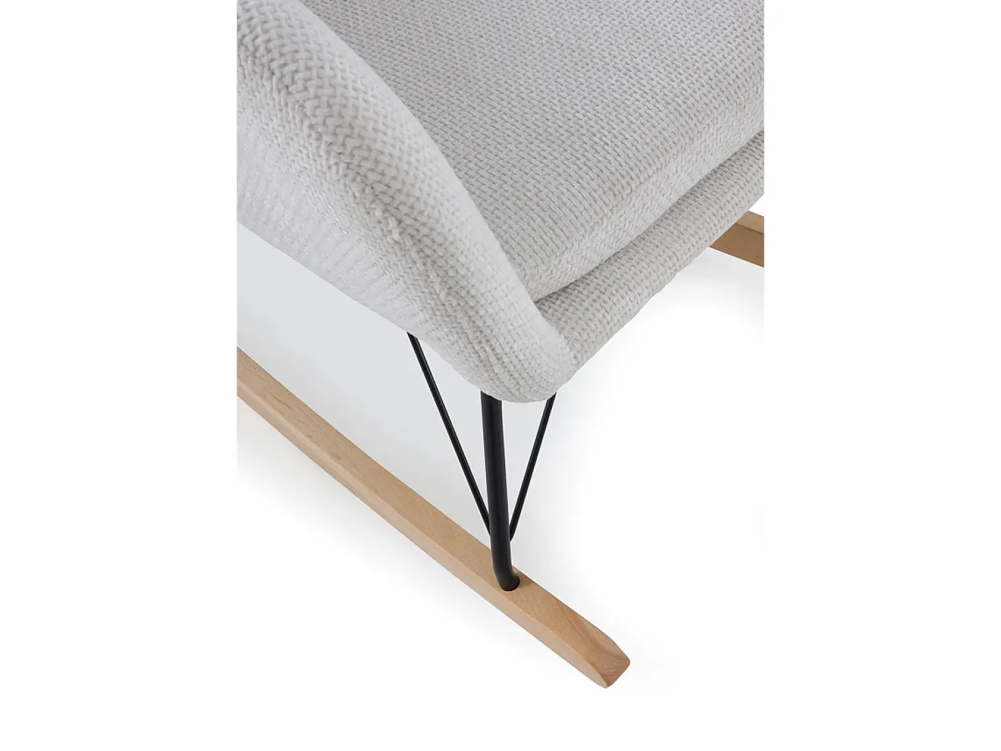 Balanço estofado em chenille branco e pernas metálicas