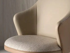 Banco giratório em tecido creme marmorizado e couro sintético marrom 4232 ANGEL CERDA