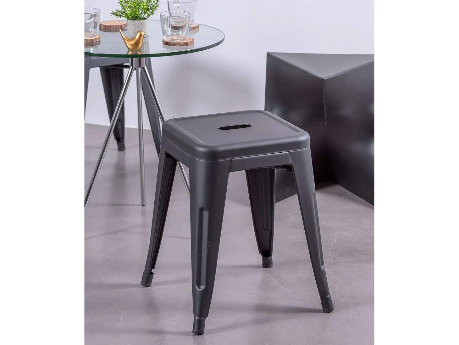 Banqueta baixa em aço industrial (45cm) - Bistro - Preto