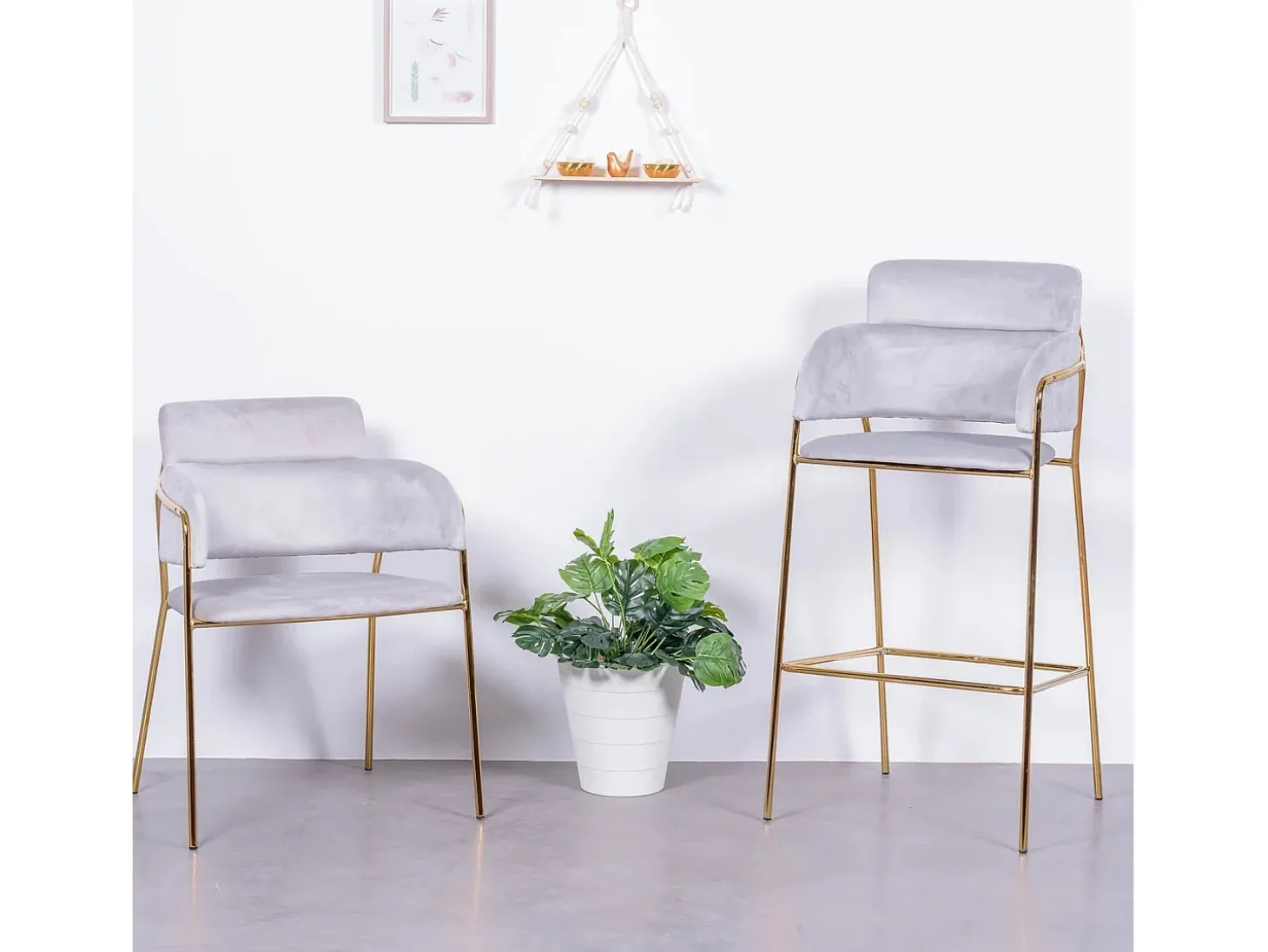 Banqueta de design estofada em veludo e pernas douradas - Cruiser - Cinza
