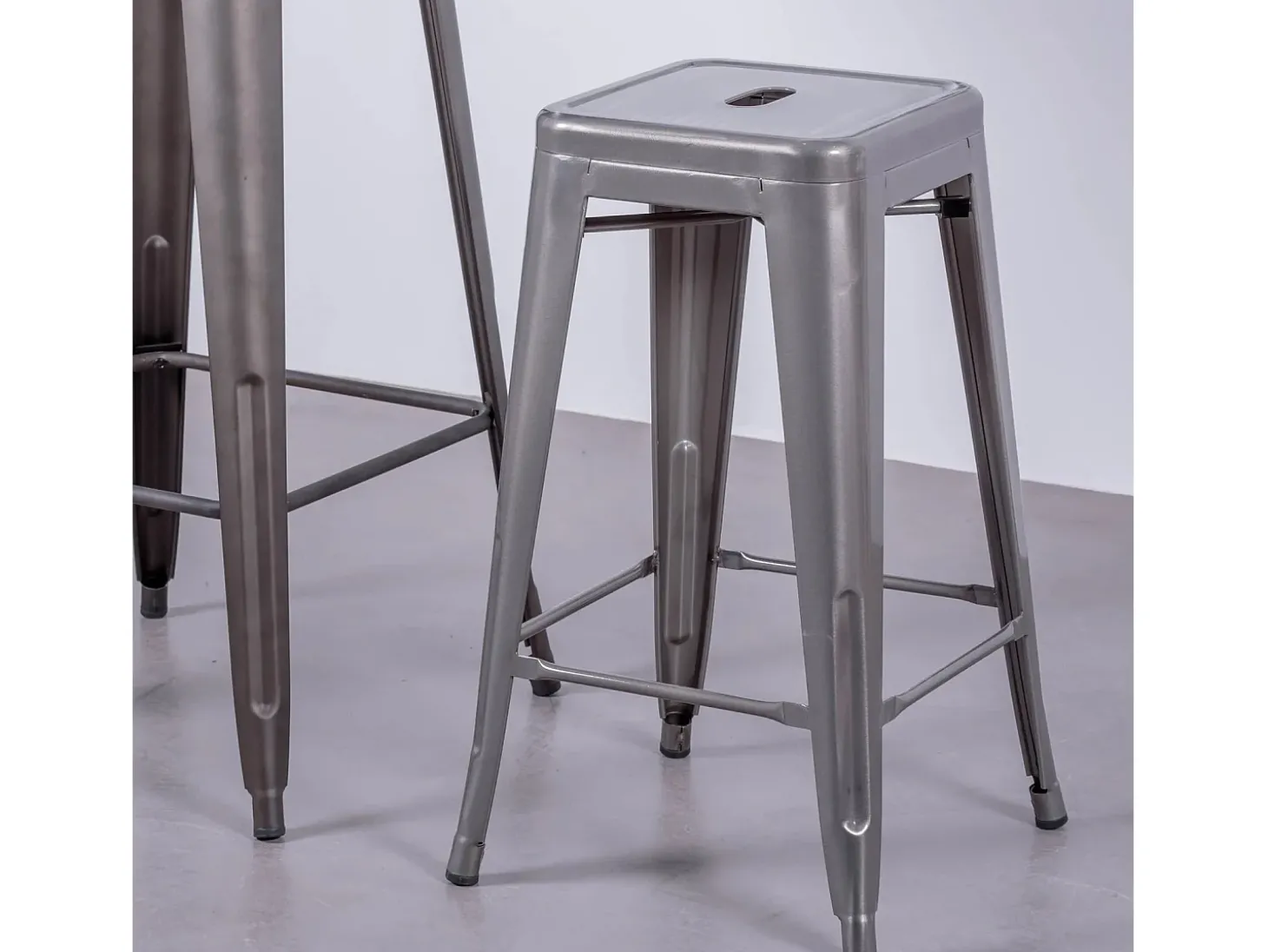 Banqueta empilhável de metal em aço (68cm) - Bistro - Metal