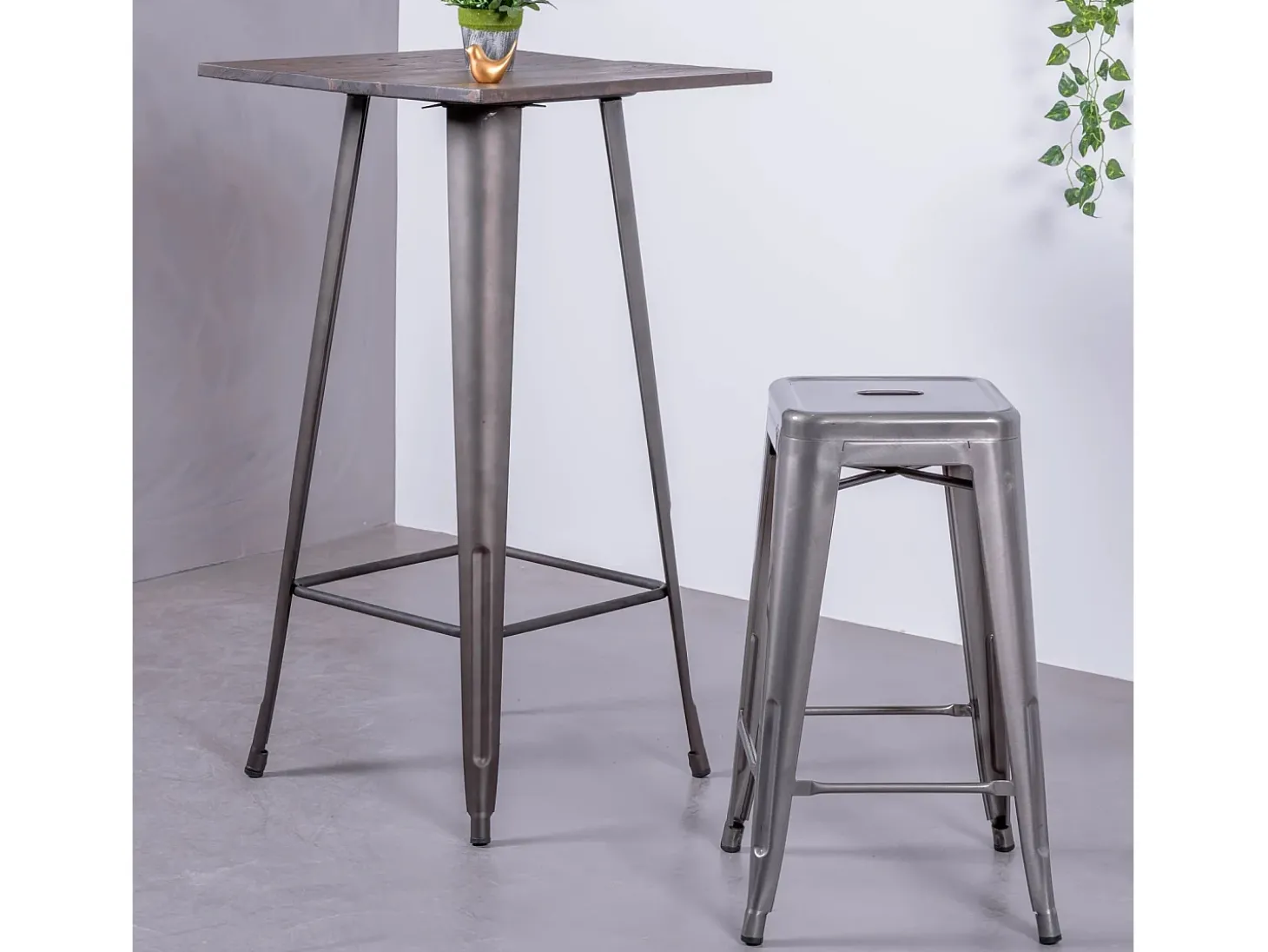 Banqueta empilhável de metal em aço (68cm) - Bistro - Metal