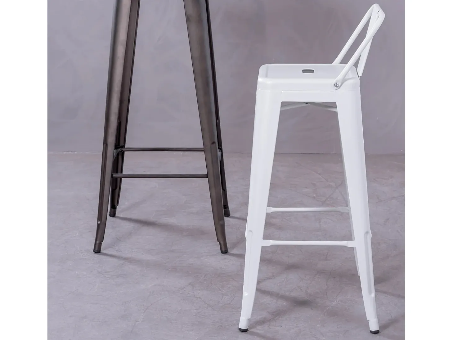 Banqueta industrial de metal com encosto baixo (76cm) - Bistro - Branco