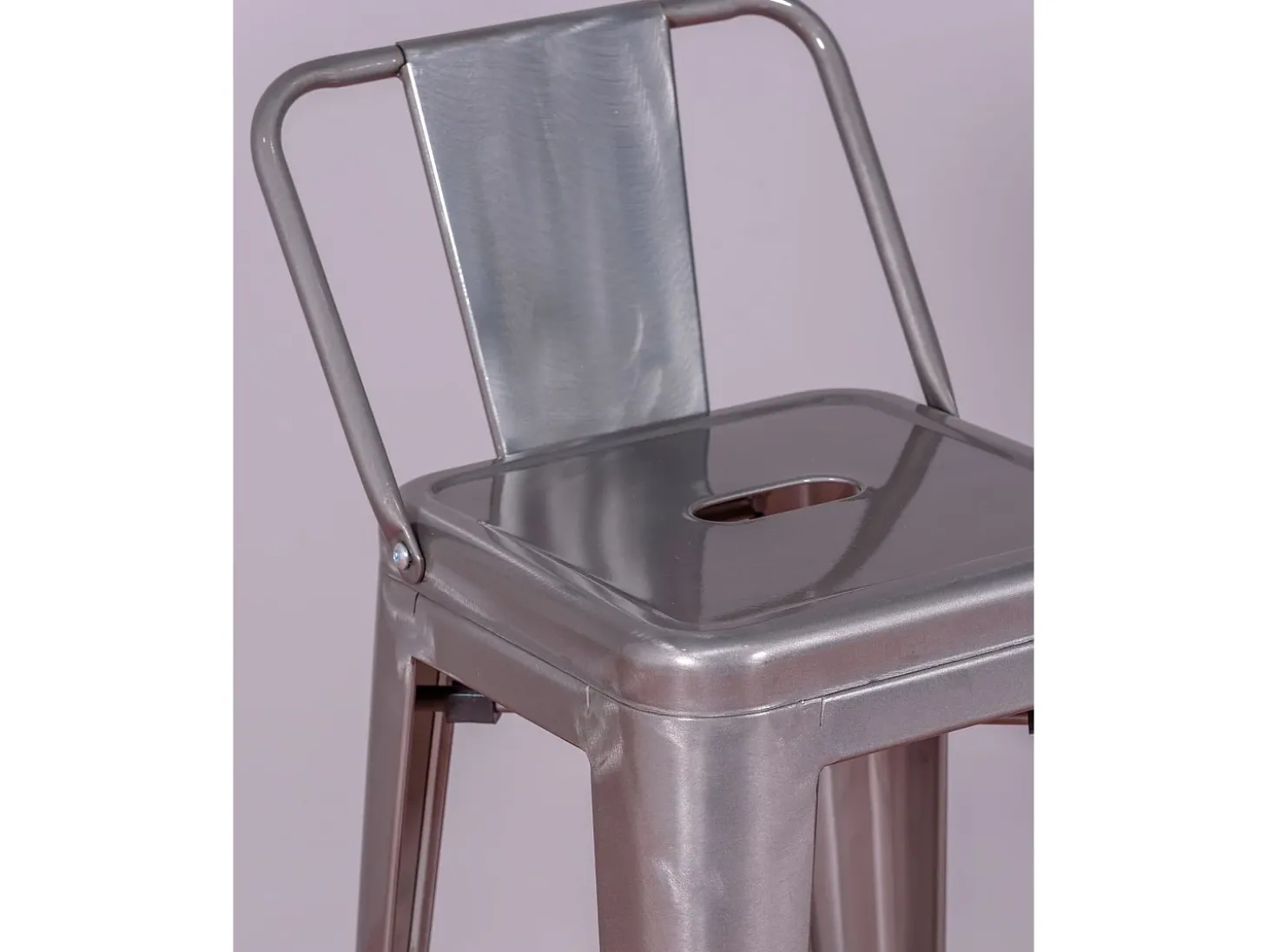 Banqueta industrial de metal com encosto baixo (66cm) - Bistro - Metal