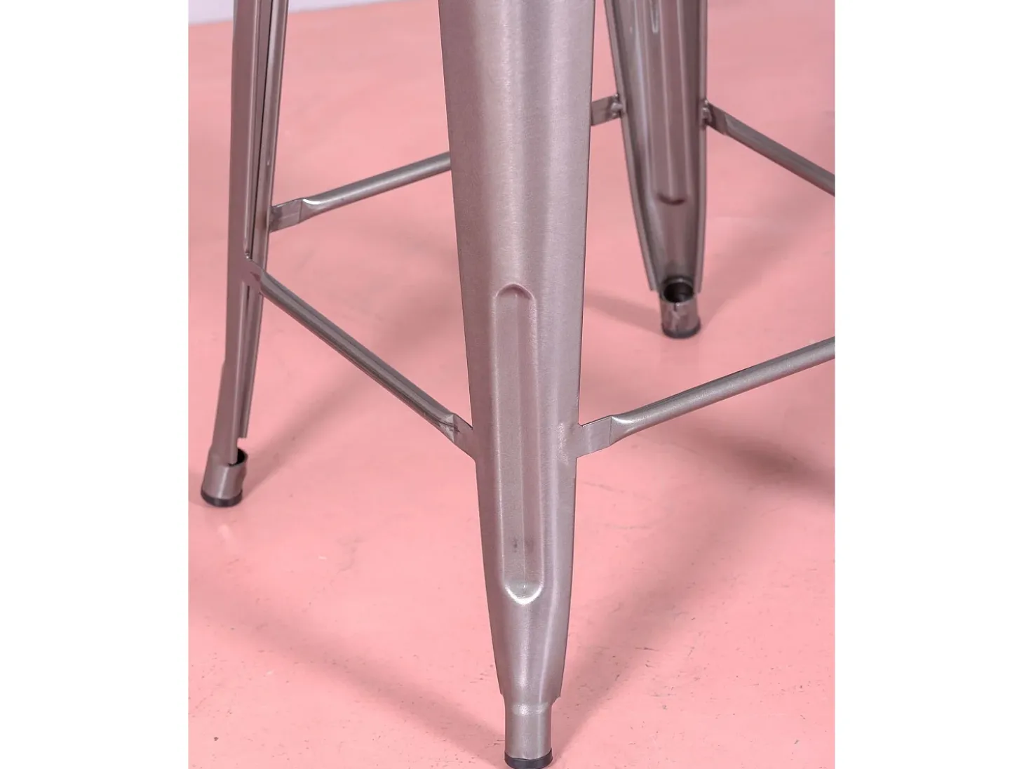 Banqueta industrial de metal com encosto baixo (66cm) - Bistro - Metal