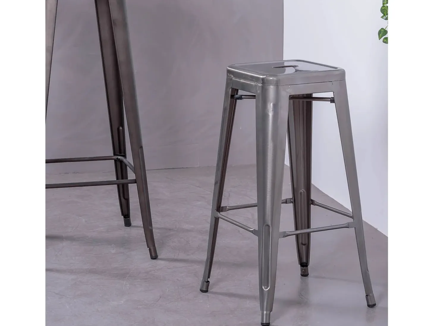 Banqueta industrial empilhável em aço metalizado (76cm) - Bistro - Metal
