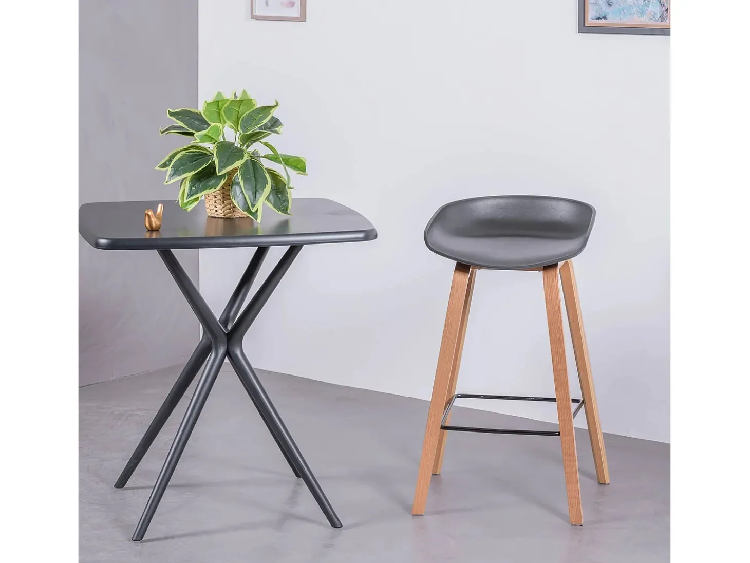 Banqueta nórdica com pernas em faia (63cm) - Daxer - Preto