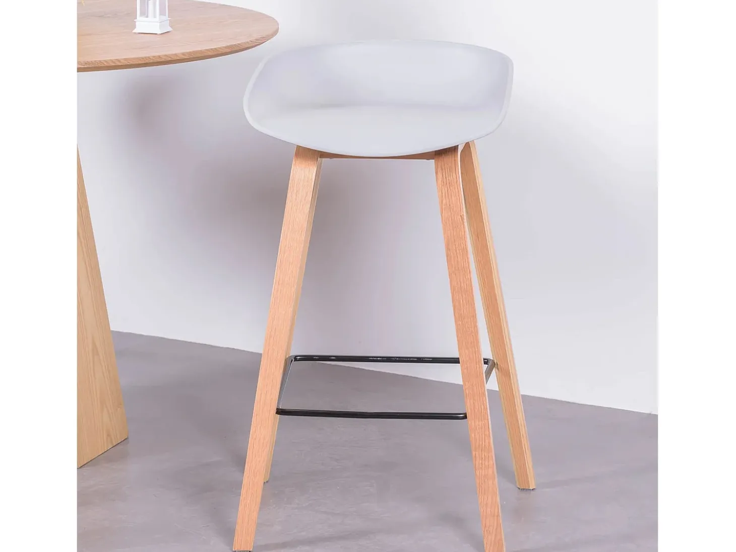 Banqueta nórdica com pernas em faia (63cm) - Daxer - Cinza claro