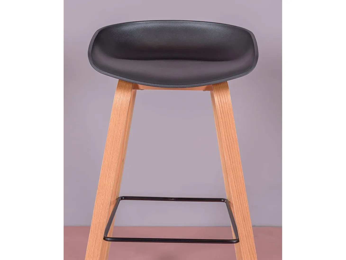 Banqueta nórdica com pés em madeira de faia (75cm) - Daxer - Preto