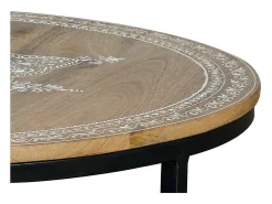 Base da mesa em madeira de mangue e pedras em metal natural e preto.