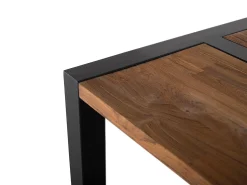 Base da mesa em madeira e metal.