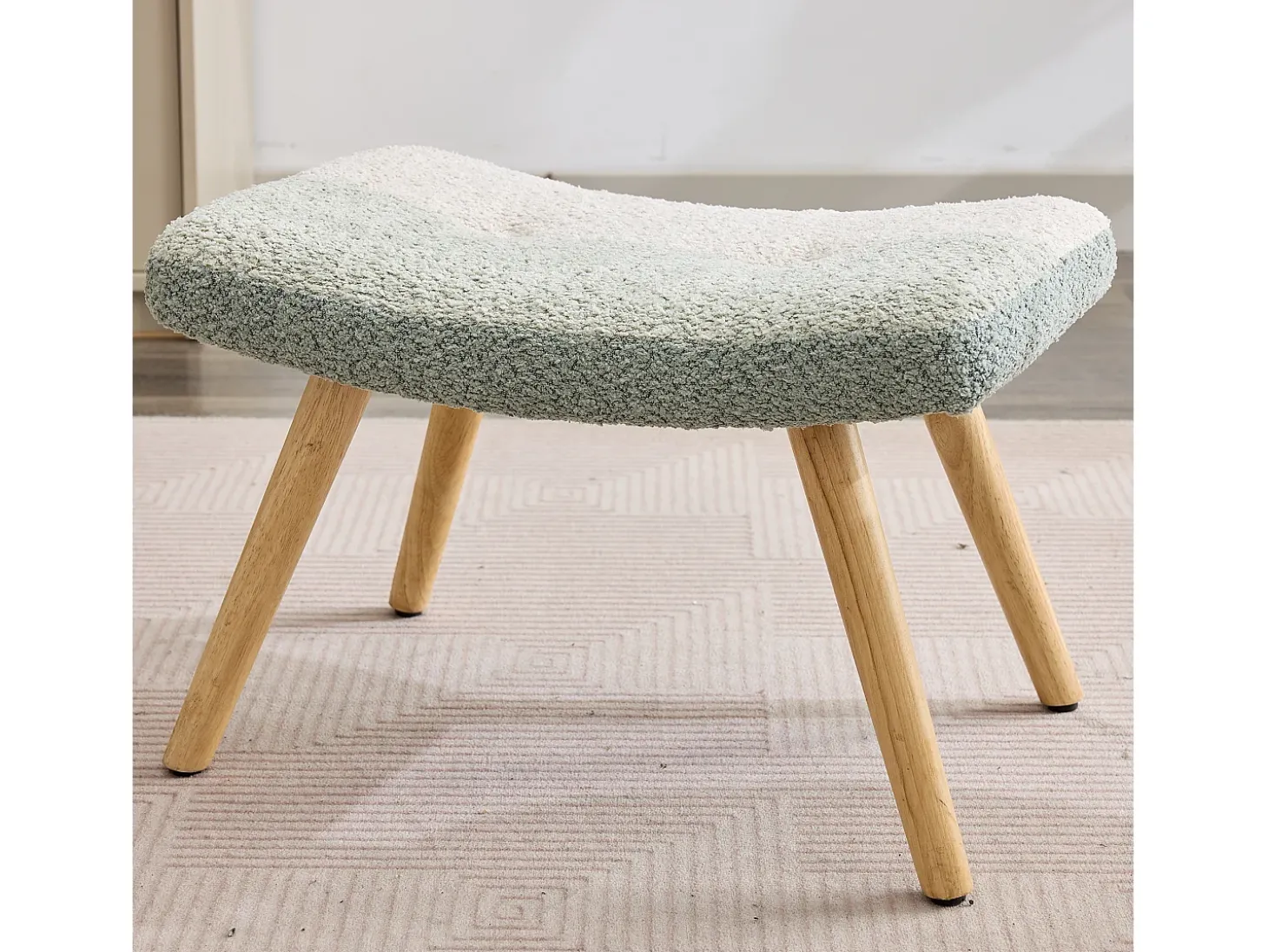 Cadeira de balanço de tecido bouclé com apoio para os pés e para a cabeça - 65,5 x 83 x 95 cm - Multicolorido