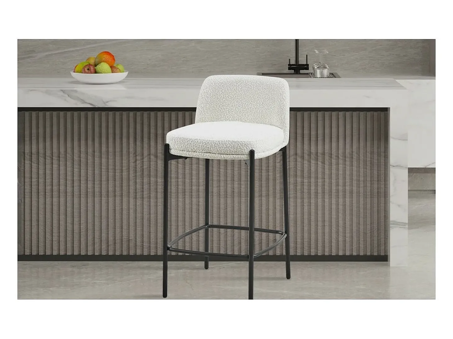 Cadeira de balcão ELISE na cor branca, dimensões A91 x L44 x P42 cm, ideal para um balcão moderno.