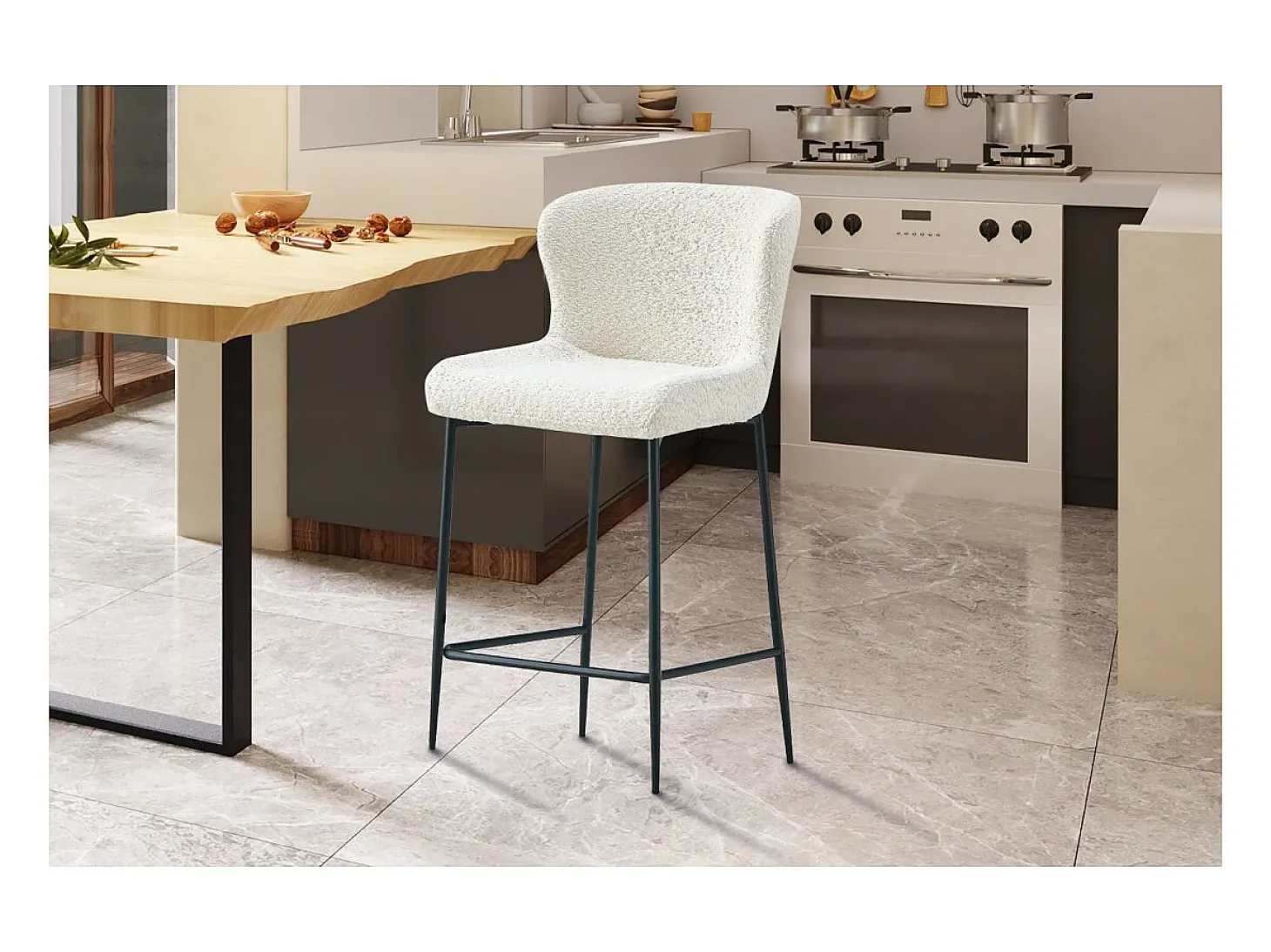 Cadeira de balcão LISE – Tecido bouclé na cor branco cru – Pés em metal preto – Estilo design/industrial