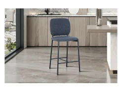 Cadeira de balcão RITA – Tecido cinza escuro – Pés em metal preto – Altura 99 cm – Estilo design/industrial