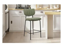 Cadeira de balcão VENTURA – Tecido verde sálvia – Pés em metal preto – Altura 97 cm – Estilo design/industrial