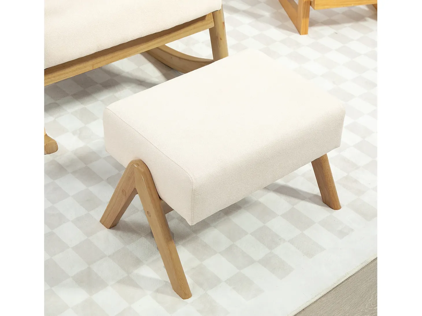 Cadeira de baloiço creme branco com apoio para os pés, estrutura em madeira 96x65x94,5cm