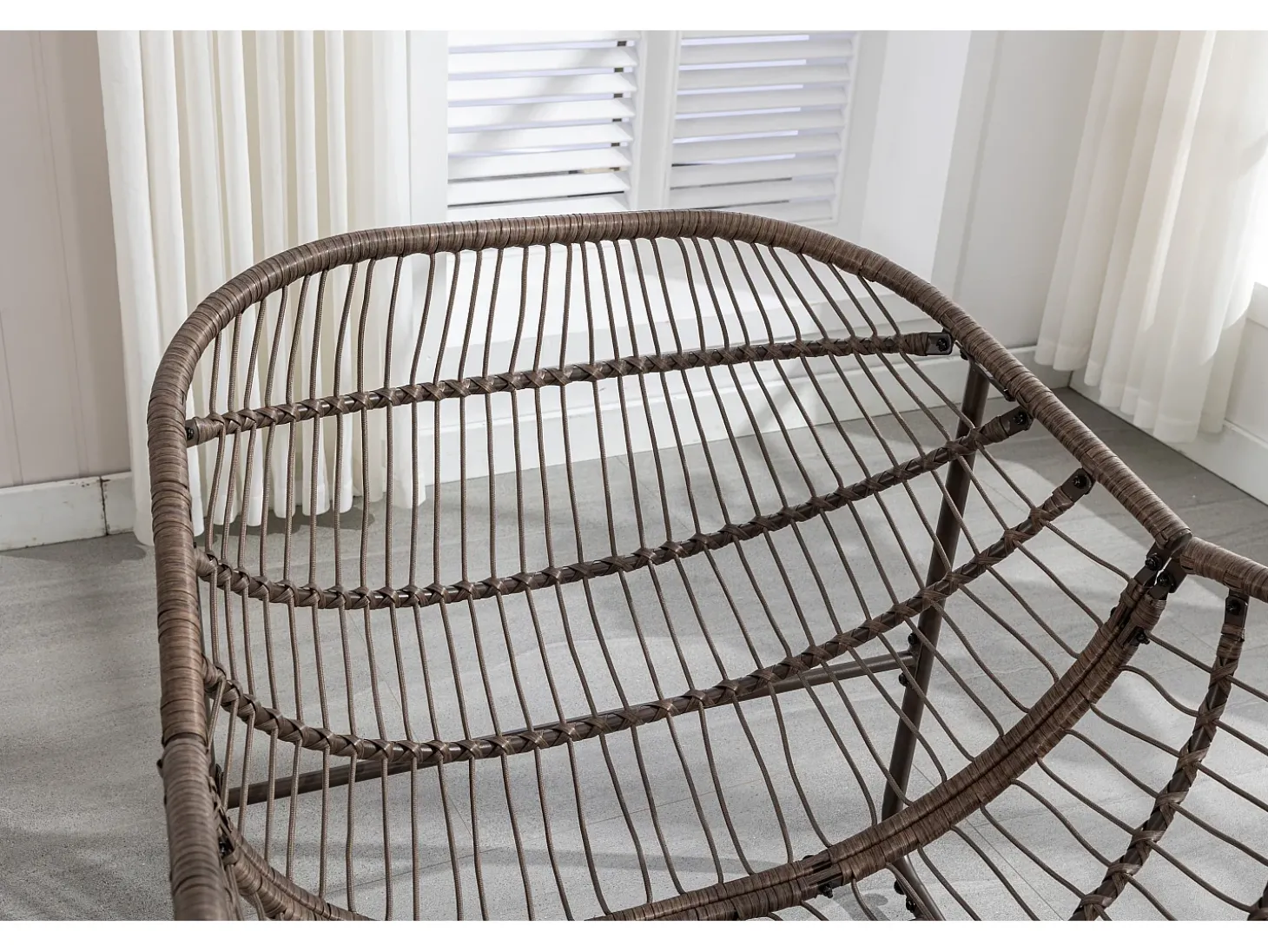 Cadeira de baloiço em vime com almofada grossa - Branca