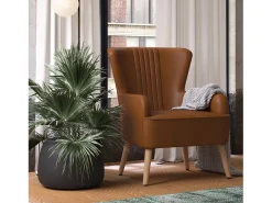 Cadeira decorativa estofada em pele sintética camel