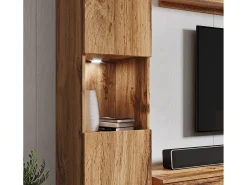 Conjunto de sala moderno 4 peças com LED, mate, 2 colunas, móvel TV 180 cm e prateleira carvalho wotan