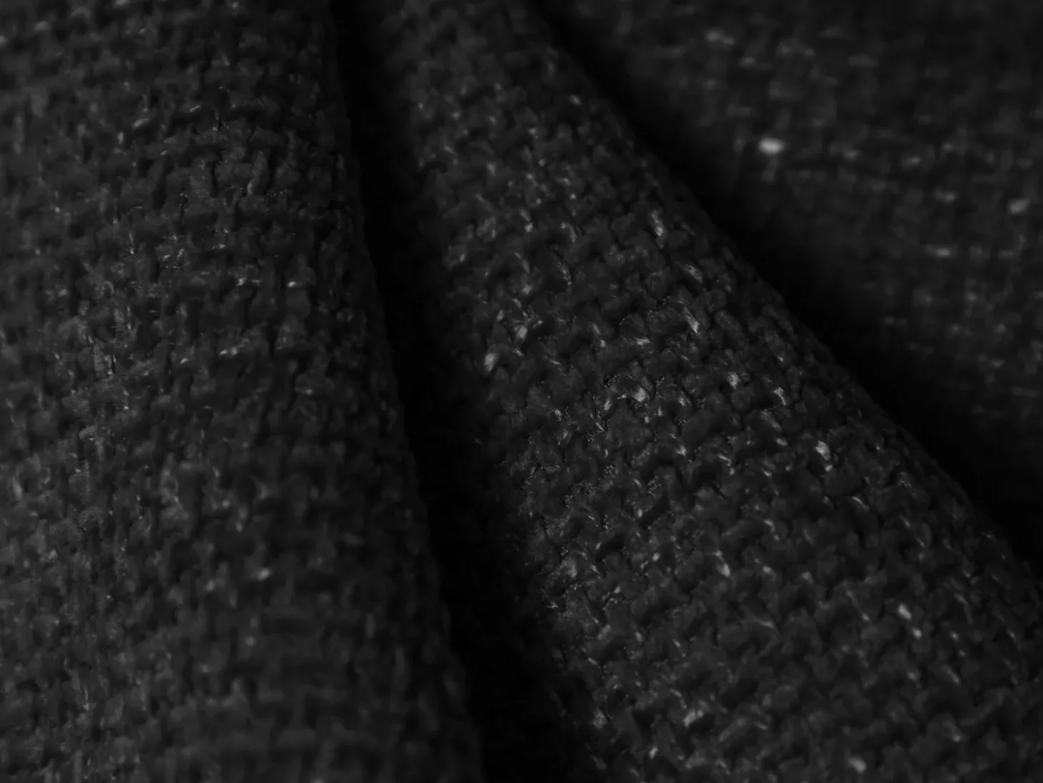 Cosmopolitan Design - Poltrona "Arendal" em tecido chenille preto - 124x102x70cm