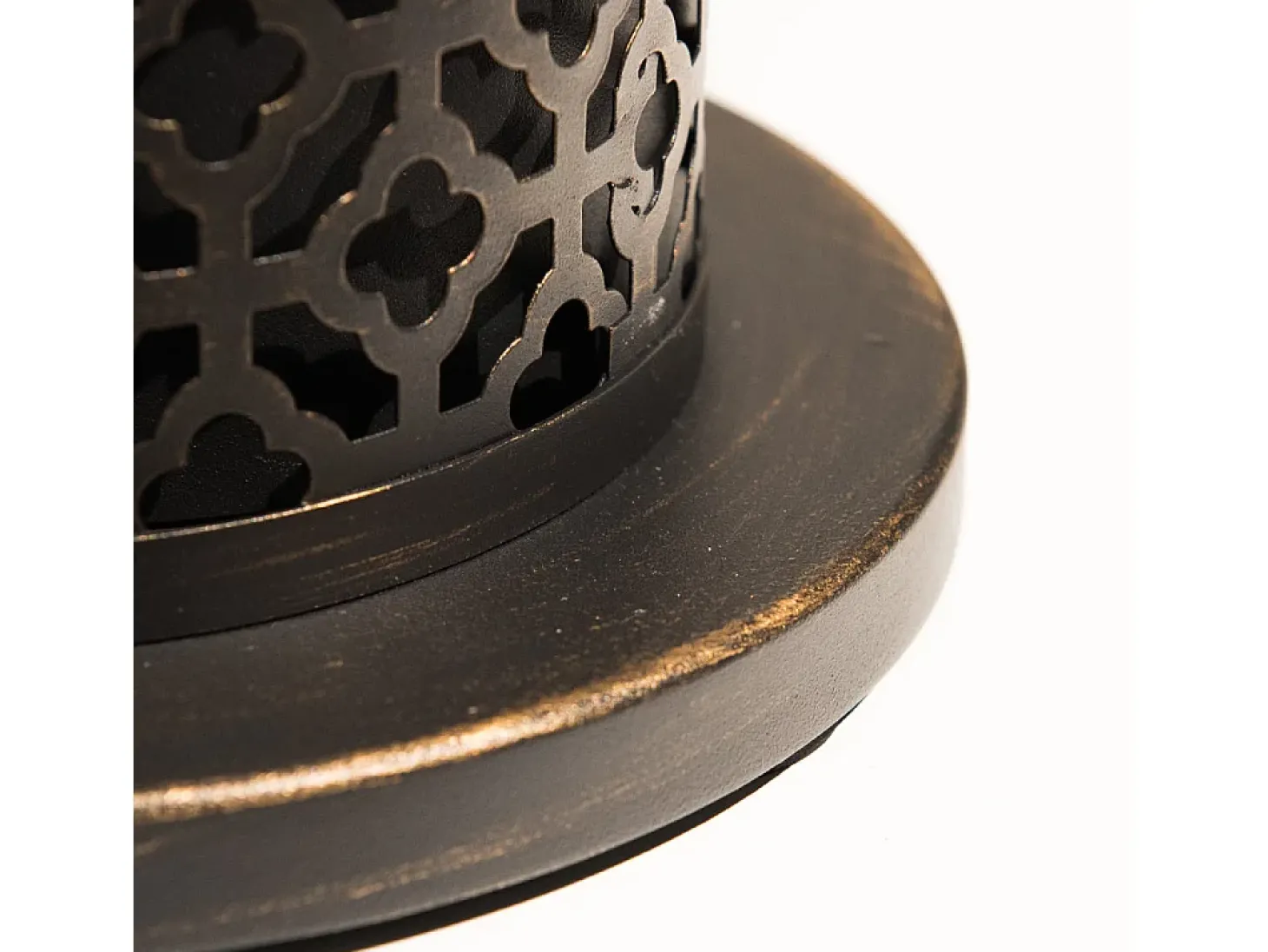 Lareira de mesa TOLOSA Black Gold a bioetanol, dimensões D20 x A49,5, para uso interno e externo.