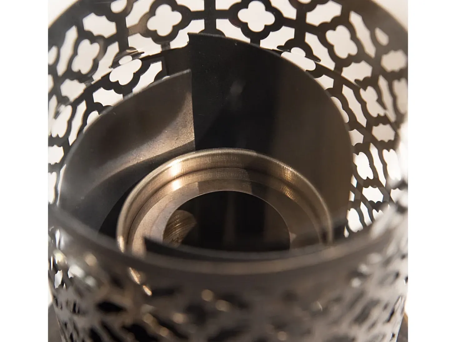 Lareira de mesa TOLOSA Black Gold a bioetanol, dimensões D20 x A49,5, para uso interno e externo.