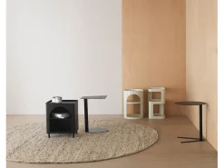 Mesa de apoio em metal branco