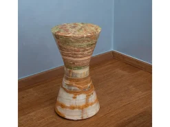 Mesa de cabeceira inovadora e elegante em mármore ônix