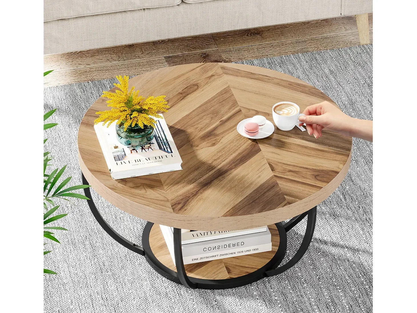 Mesa redonda baixa de coquetel industrial moderna com dois níveis e prateleiras, mesa auxiliar circular para sofá com pernas de metal