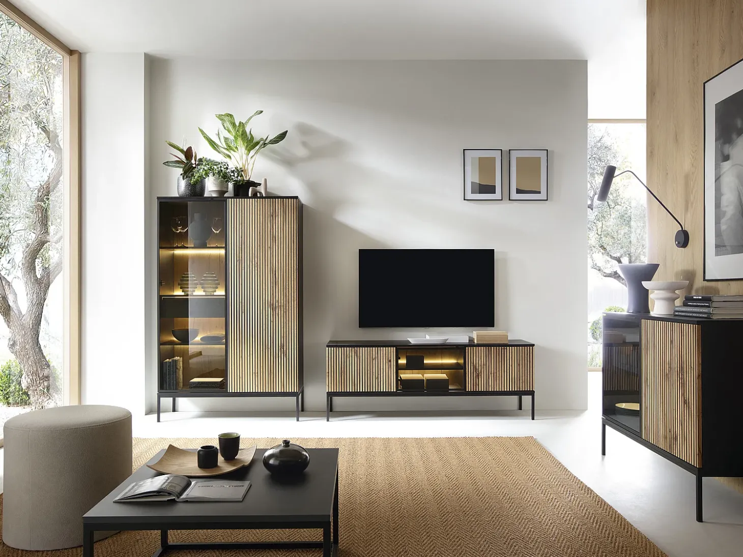 Móvel de TV 3 portas com LEDs em MDF e vidro fumado natural claro e preto OVILA