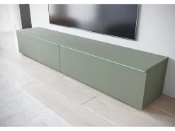 Móvel de TV moderno 180 cm para sala – 2 portas, sem puxadores, acabamento mate, de chão ou suspenso, verde névoa