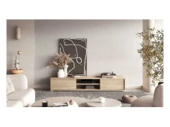 Móvel para TV 180cm, 2 portas e 2 nichos coleção MAANUM. Cor carvalho claro.