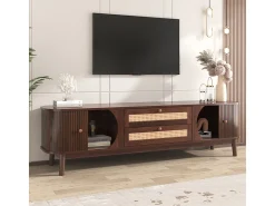 Móvel para TV em madeira natural com portas, gavetas e laterais em rattan.