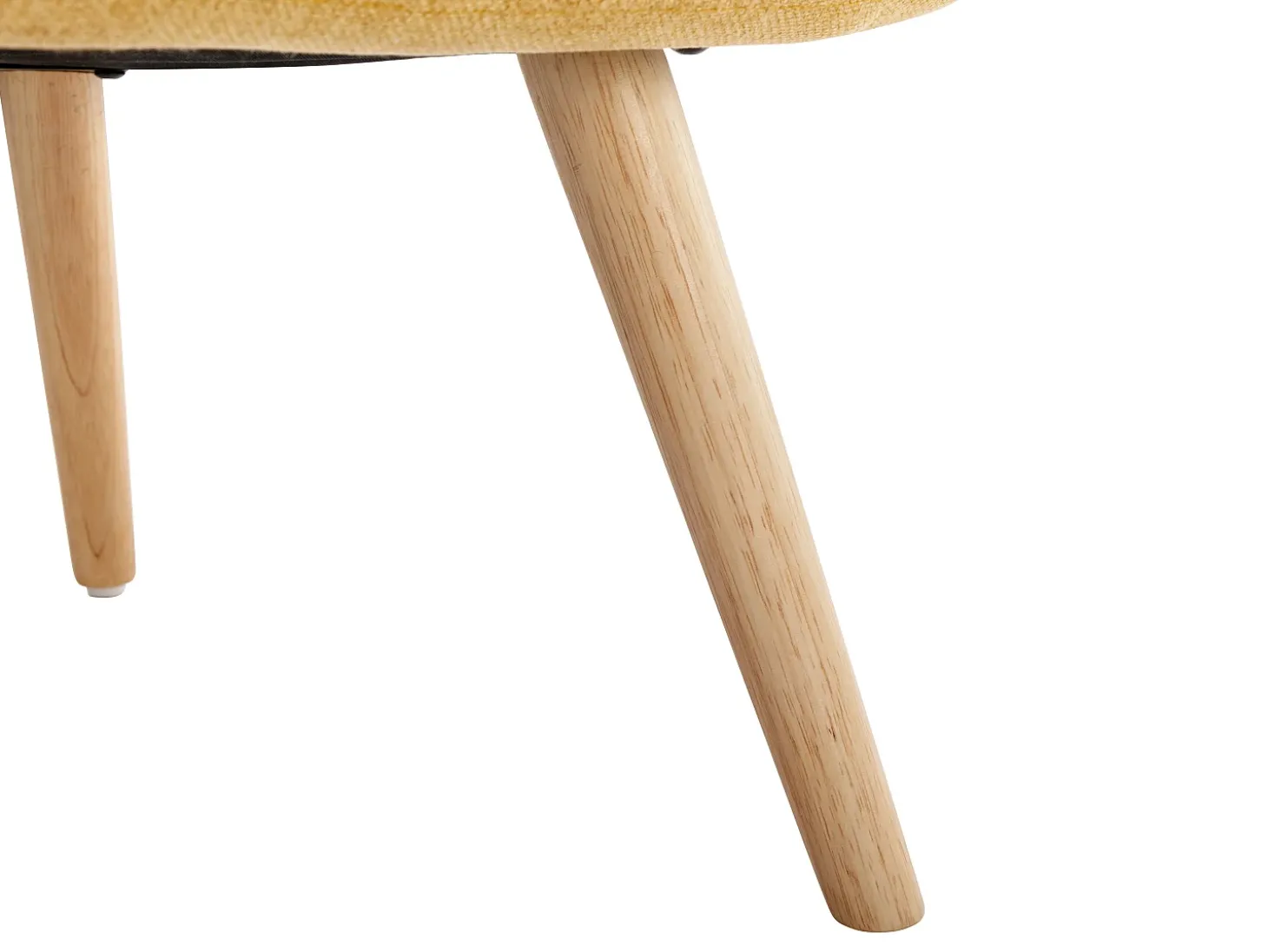Poltron estilo escandinavo em tecido amarelo mostarda com design capitonê LUOSTO