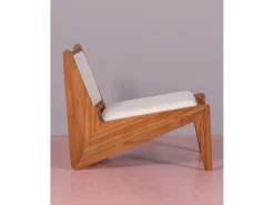 Poltrona baixa em madeira teca e estofada em tecido bouclé - Compass - Branco
