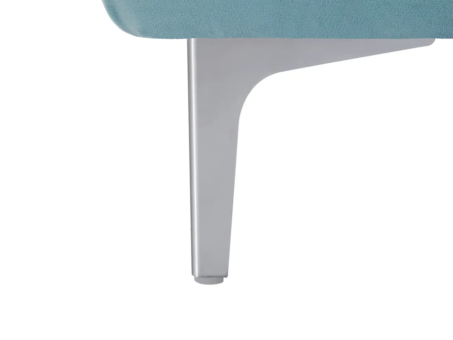 Poltrona chesterfield em veludo azul pastel e pés em metal EDWINA