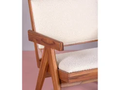 Poltrona clássica com braços em madeira teca e tecido bouclé - Compass - Branco