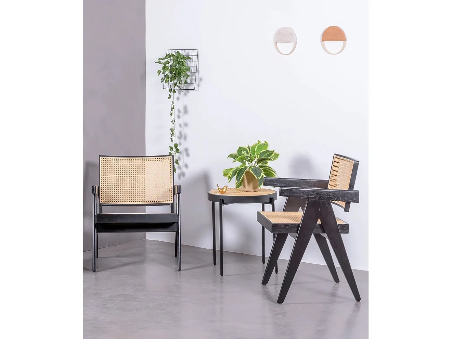 Poltrona clássica com braços em madeira de teca e rattan natural - Compass - Preto