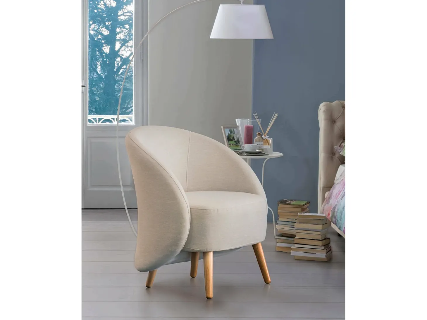 Poltrona Dabdal, Poltrona lounge design, 100% Made in Italy, Poltrona relaxante em tecido acolchoado, 70x60h80 cm, Taupe