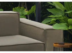 Poltrona Dbrogn, Poltrona de sala, 100% Fabricado na Itália, Poltrona relaxante em tecido acolchoado, 160x95h70 cm, Taupe