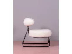 Poltrona de design estofada em bouclé e base em aço - Oxford - Branco