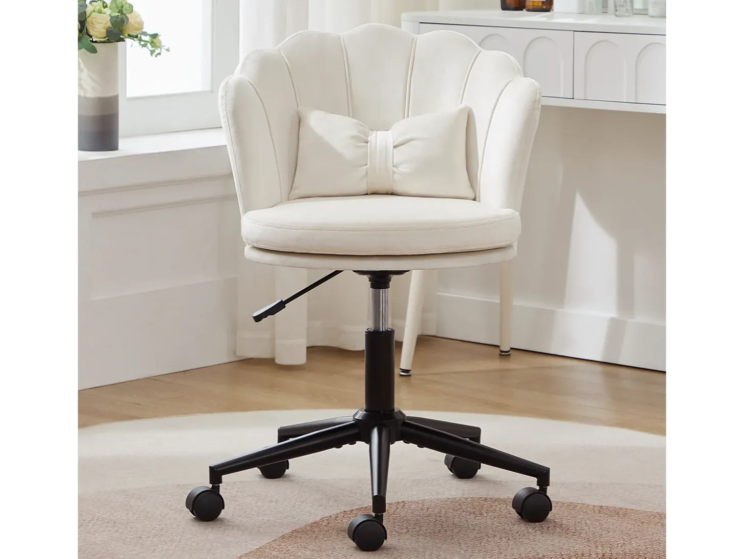 Poltrona giratória com altura regulável - Encosto em forma de pétala - 55 x 42 x 73-83 cm - Veludo - Bege