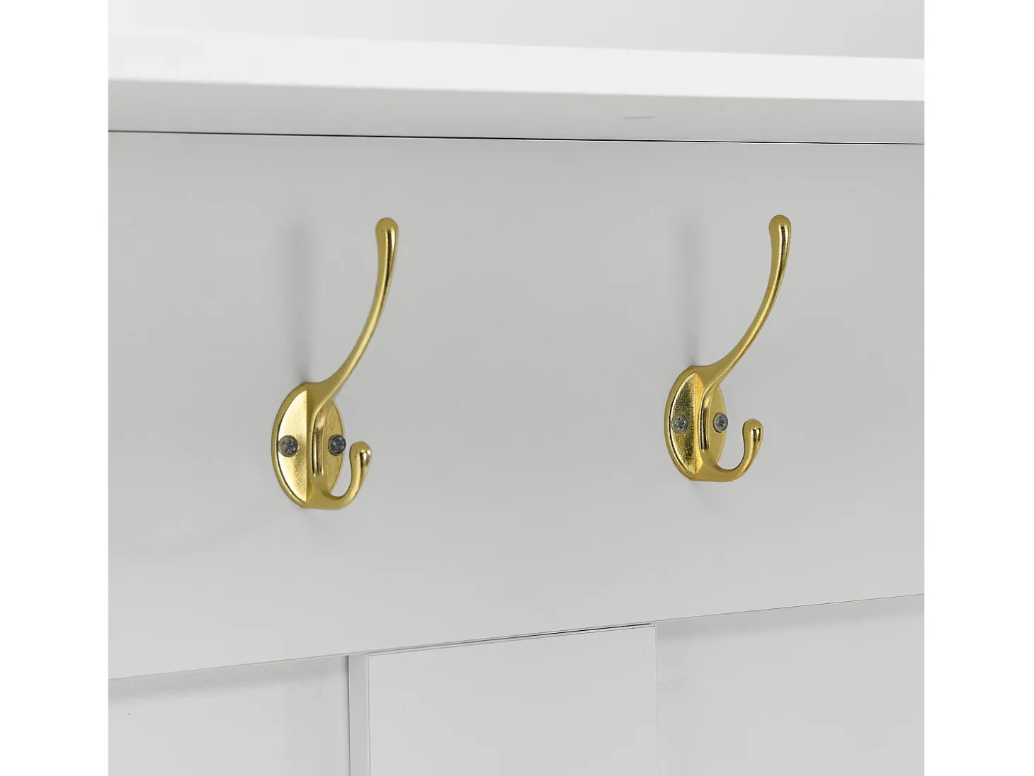 Roupeiro branco e natural com porta e ganchos dourados, design em arco 75x35x195cm