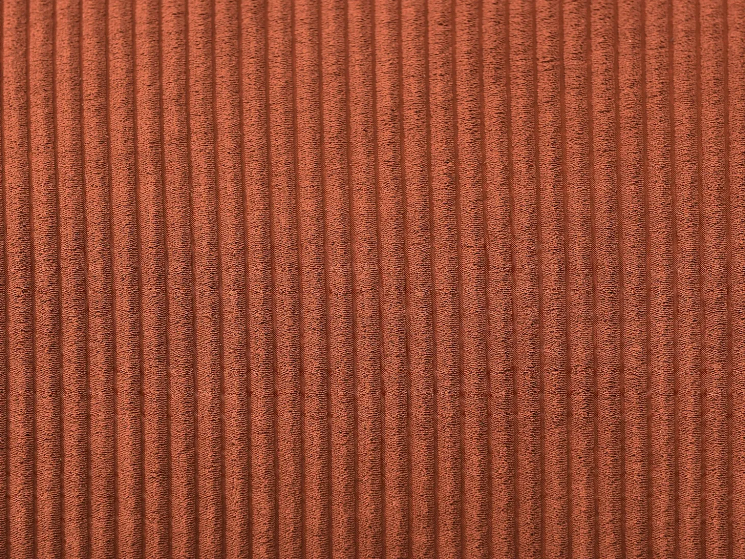 Sofá 3 lugares conversível em veludo cotelê terracota FINORO