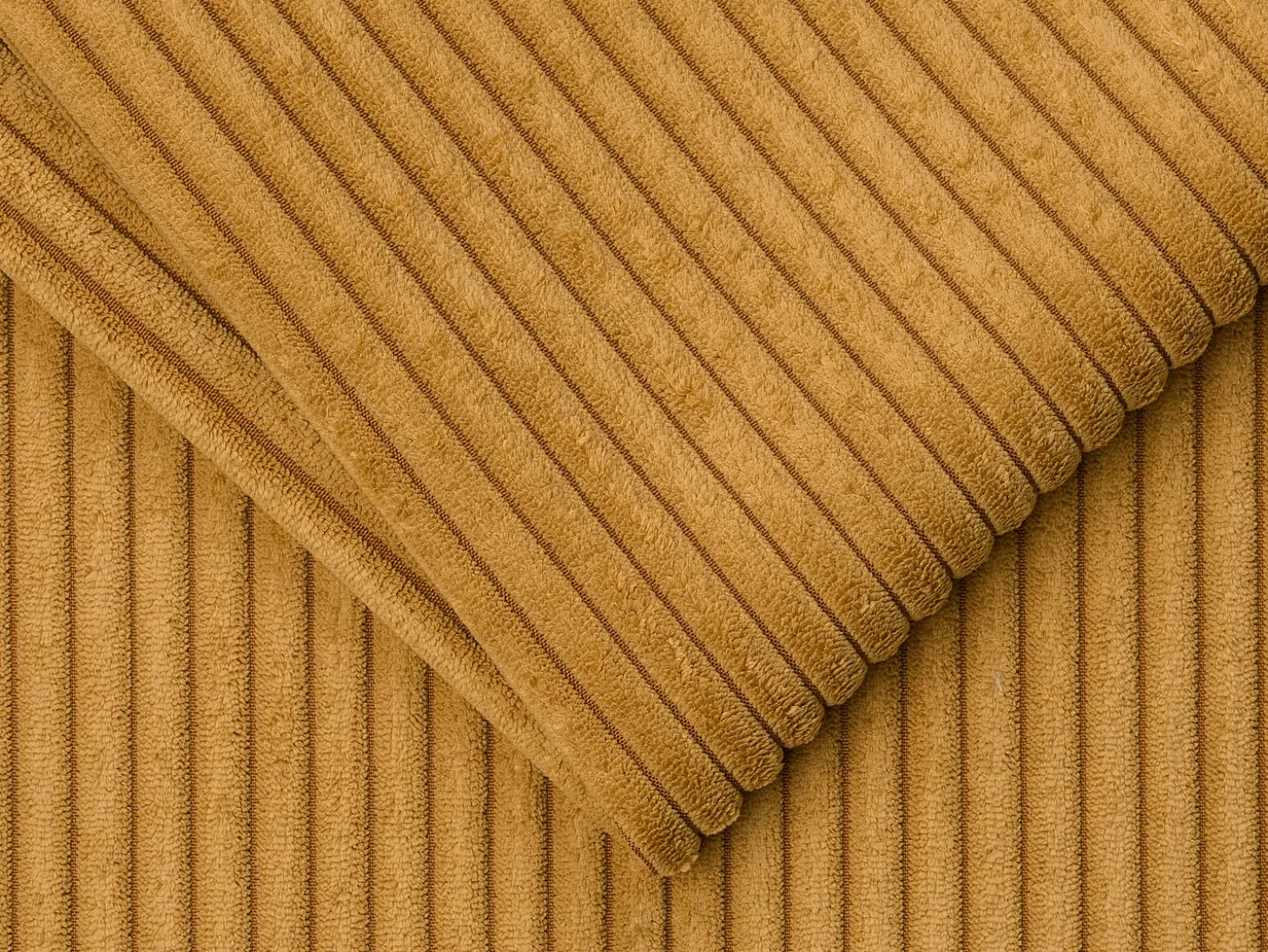 Sofá 4 lugares convertível abert. Ráp. veludo canelado amarelo mostarda ripas largas 22 cm
