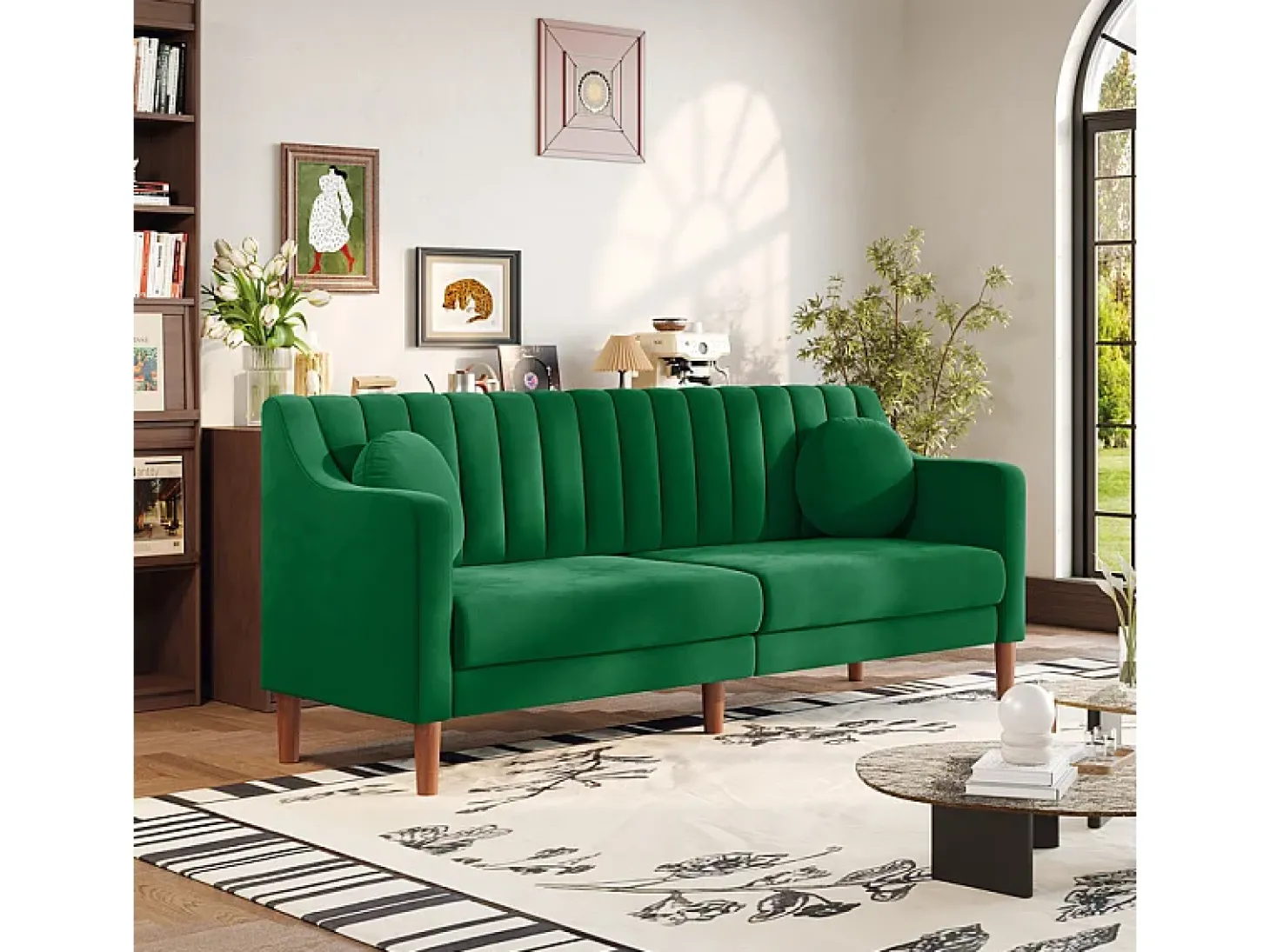 Sofá 3 lugares de veludo - pés de madeira maciça 19cm - com 2 almofadas - 206x74x83cm - Verde