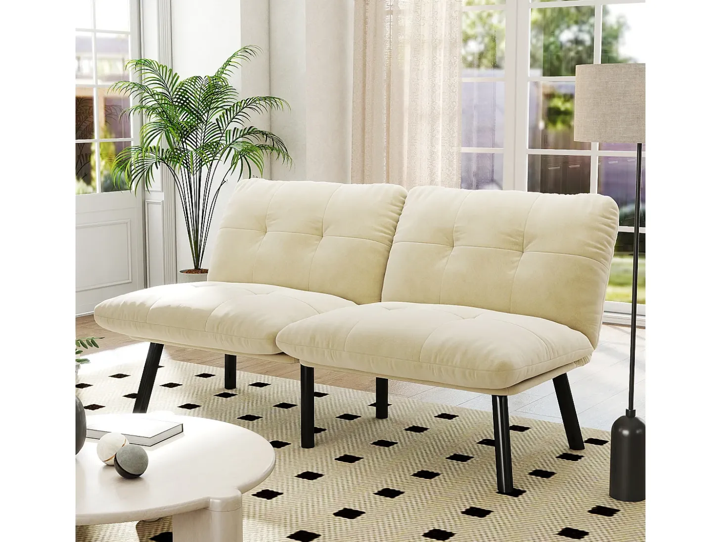 Sofá convertível de 2 lugares em creme, veludo e metal, com pés pretos.