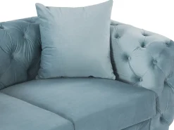 Sofá de 3 lugares chesterfield em veludo azul pastel e pés em metal EDWINA
